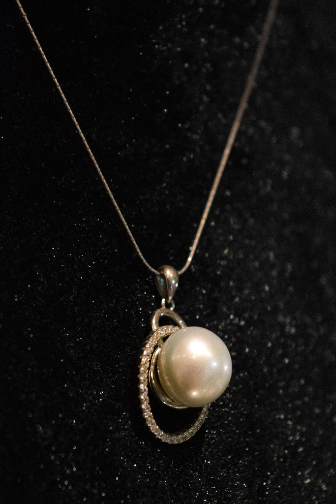 Unveiling the Beauty: How to Spot a Genuine Tahitian Pearl