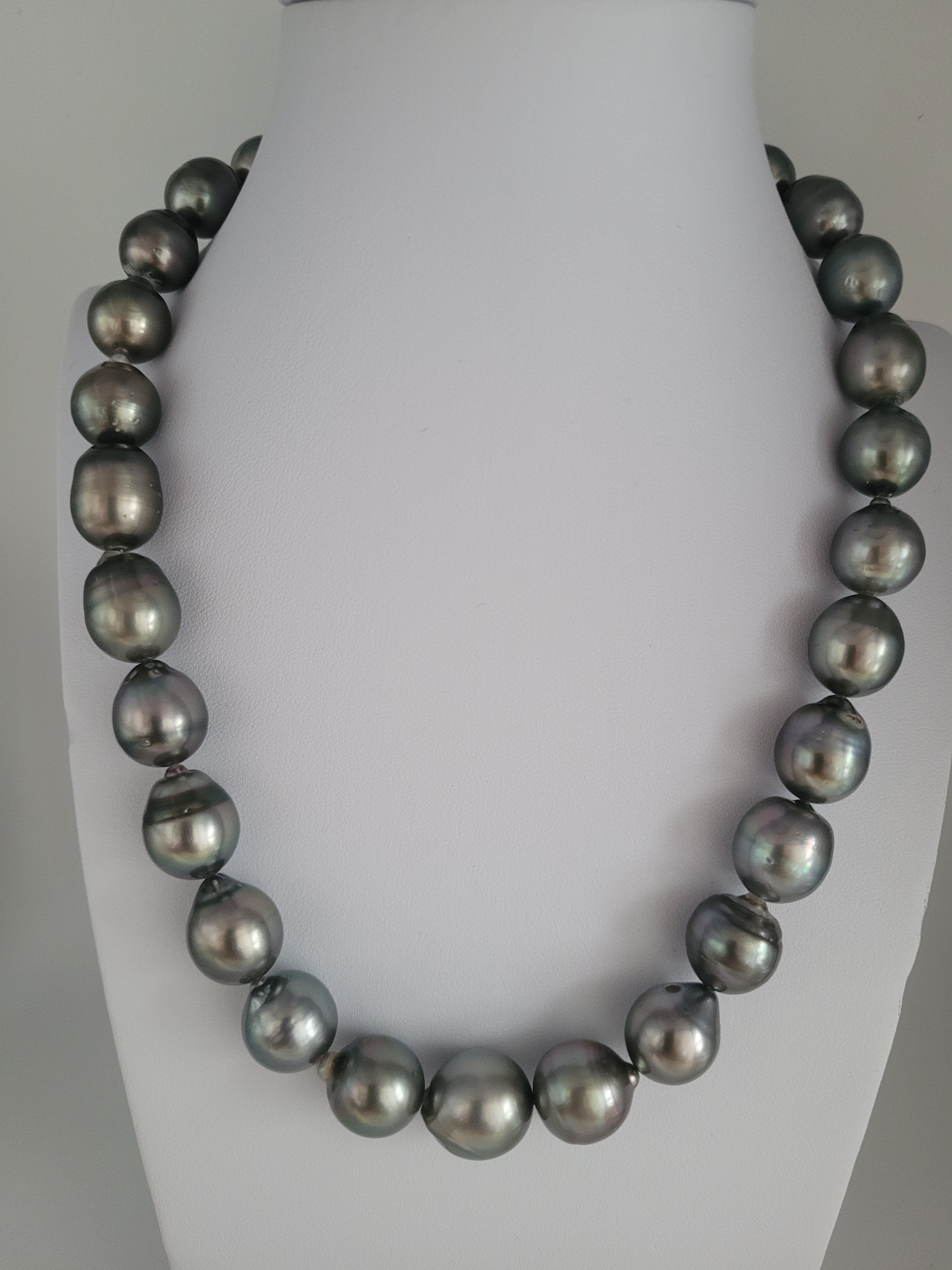 Tahiti Pearl necklace 12-14 mm Dark Grey Color and High Luster