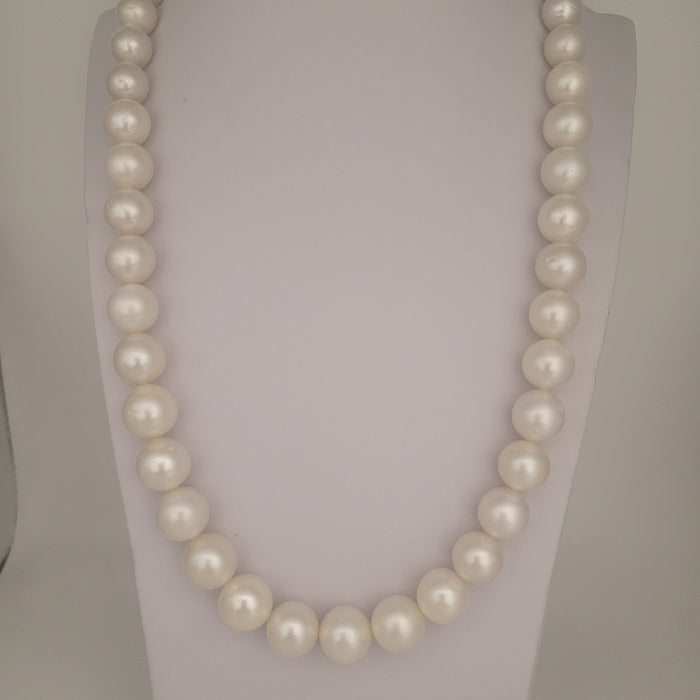 White South Sea Pearls 10-12 mm Round 18K Gold Clasp