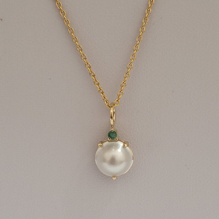 Yellow Gold 18K, Diamond, Australian Mabe Pearl Pendant Necklace