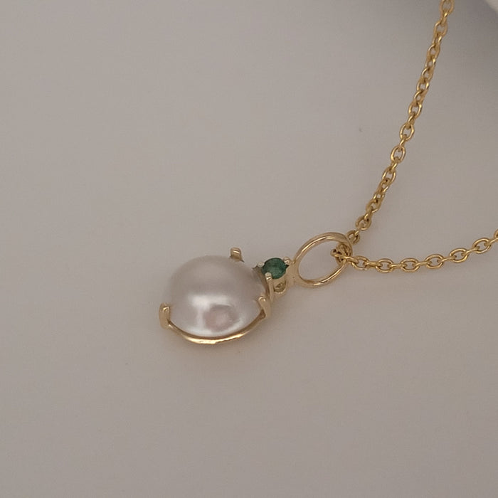 Yellow Gold 18K, Diamond, Australian Mabe Pearl Pendant Necklace