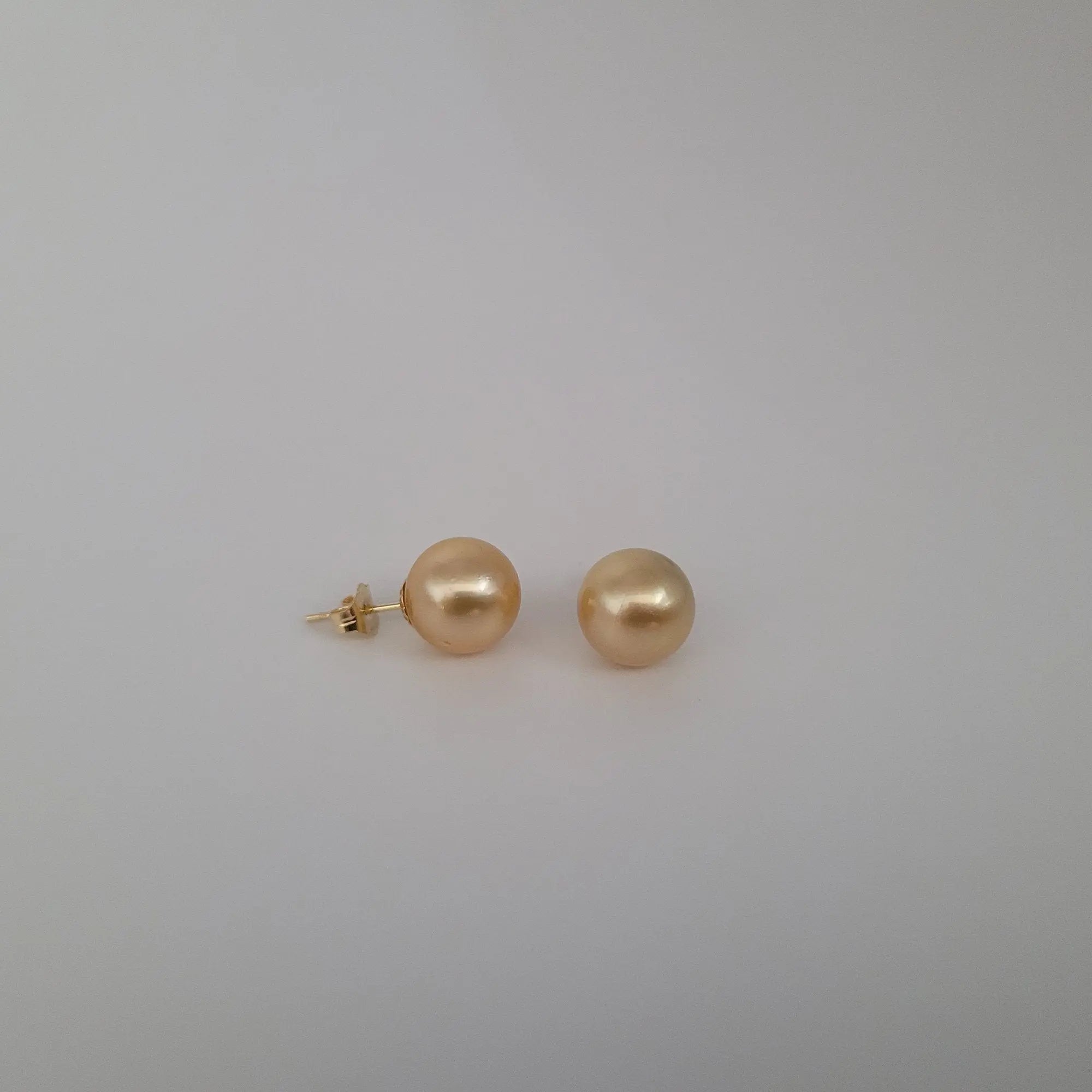 Golden Natural Color South Sea Pearls 9 mm round 18K gold