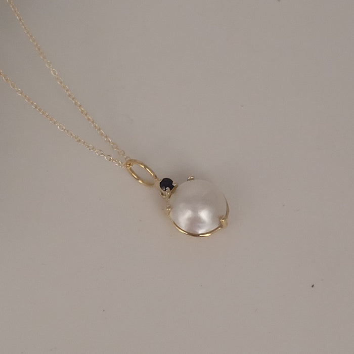 Pendant Australian Mabe Pearl and Sapphire 18K Yellow Gold